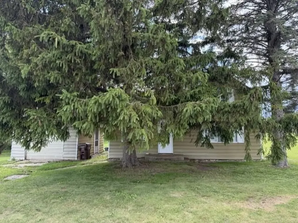 744 Saint Johns Street Ithaca City MI 48847