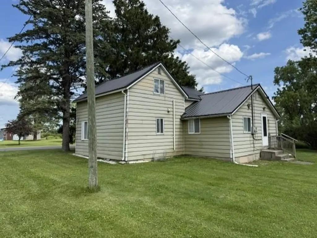 744 Saint Johns Street Ithaca City MI 48847