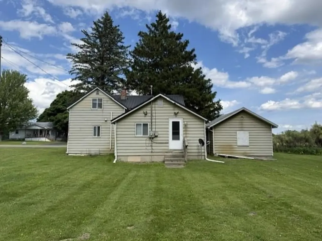 744 Saint Johns Street Ithaca City MI 48847