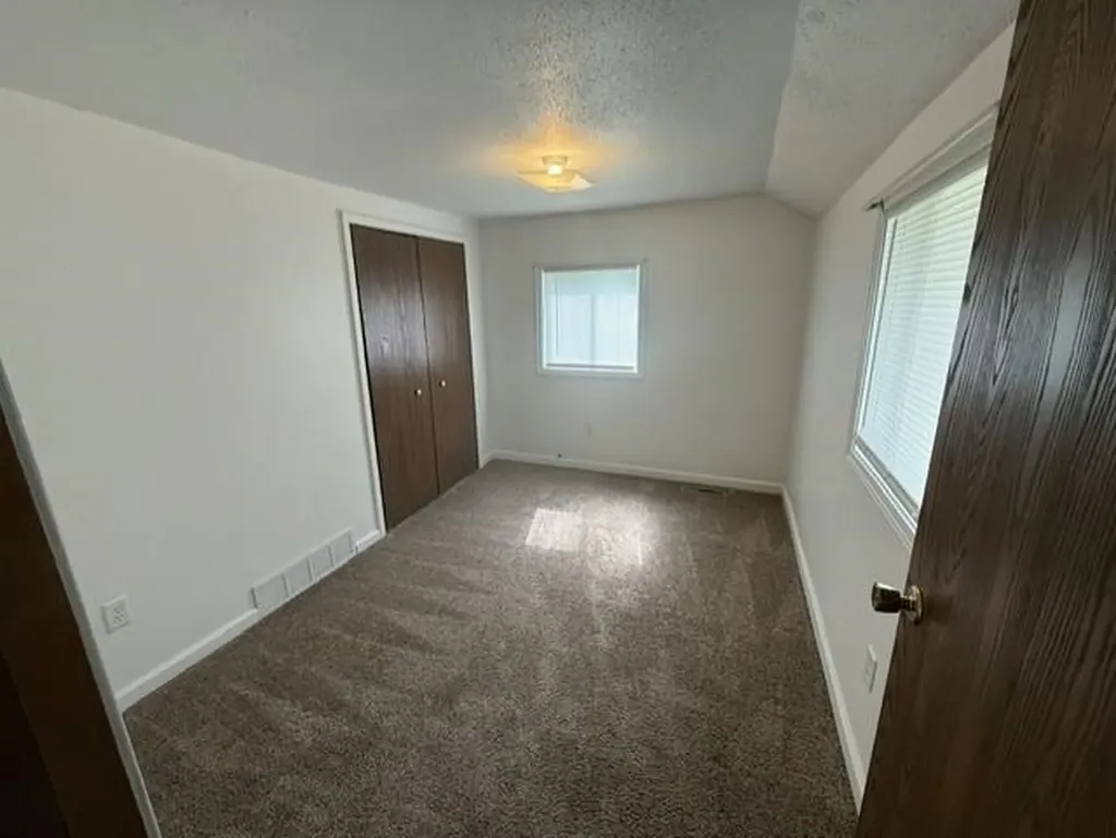 744 Saint Johns Street Ithaca City MI 48847
