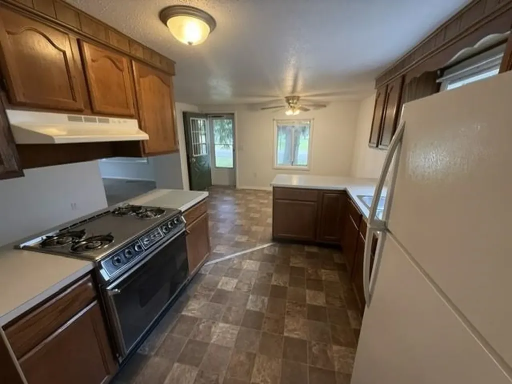 744 Saint Johns Street Ithaca City MI 48847
