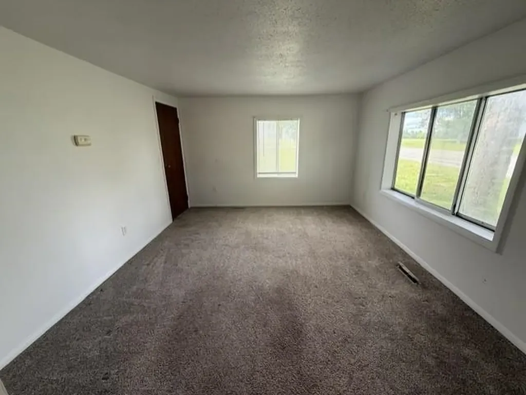 744 Saint Johns Street Ithaca City MI 48847