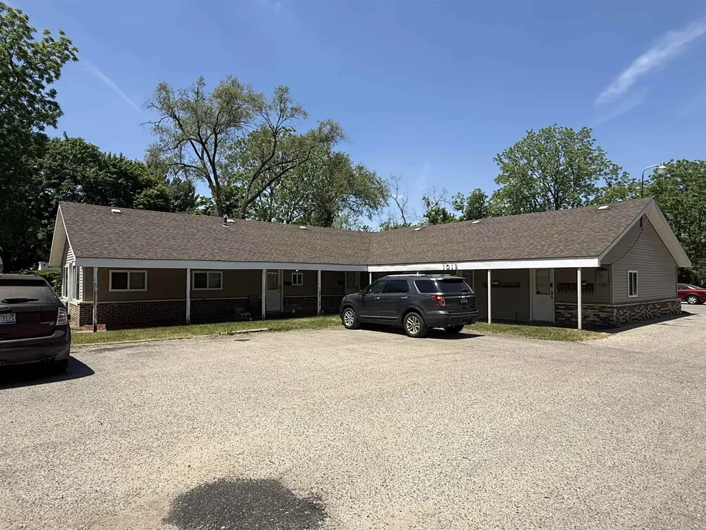 1019 E Broadway Street Mt. Pleasant City MI 48858