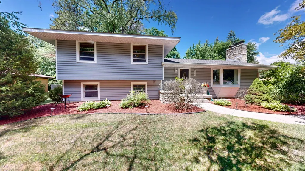 614 W Meadowbrook Midland City MI 48640