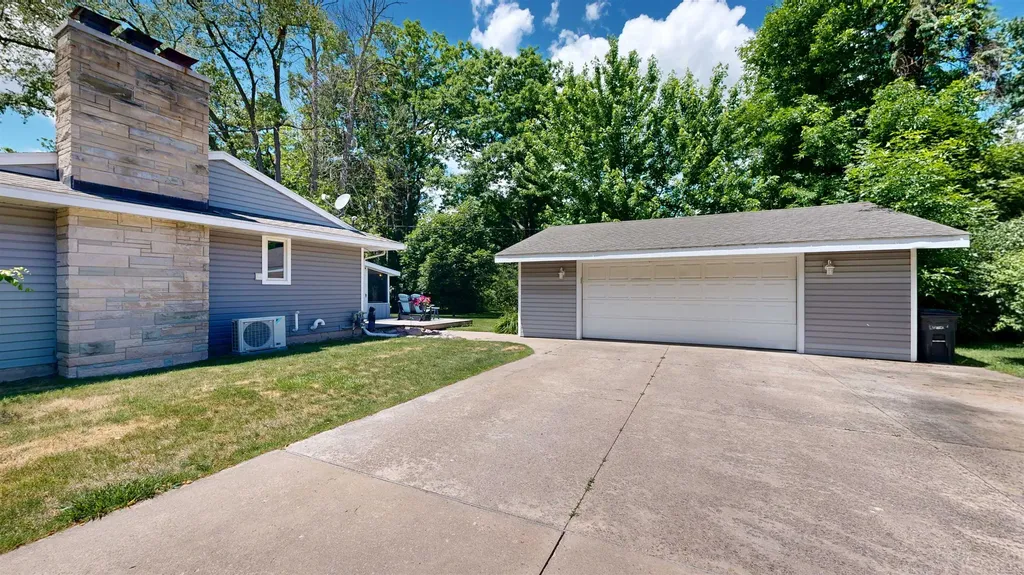 614 W Meadowbrook Midland City MI 48640