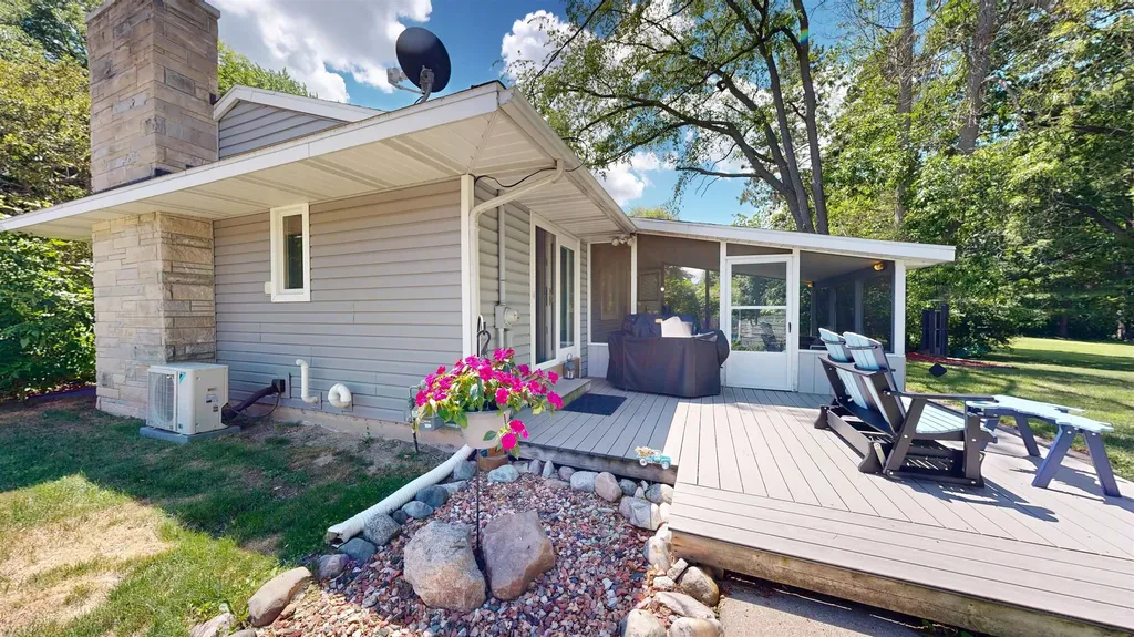 614 W Meadowbrook Midland City MI 48640