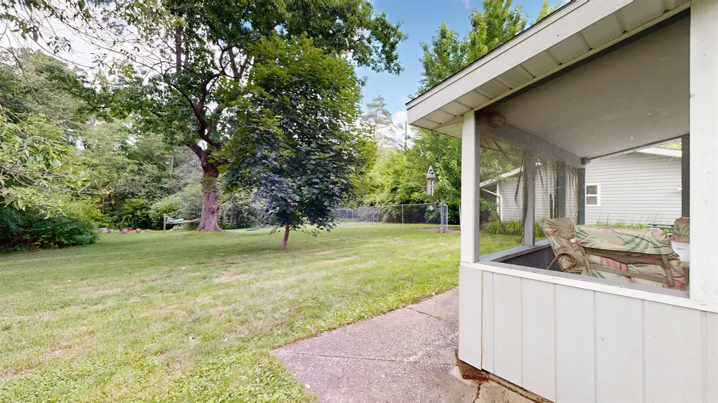 614 W Meadowbrook Midland City MI 48640