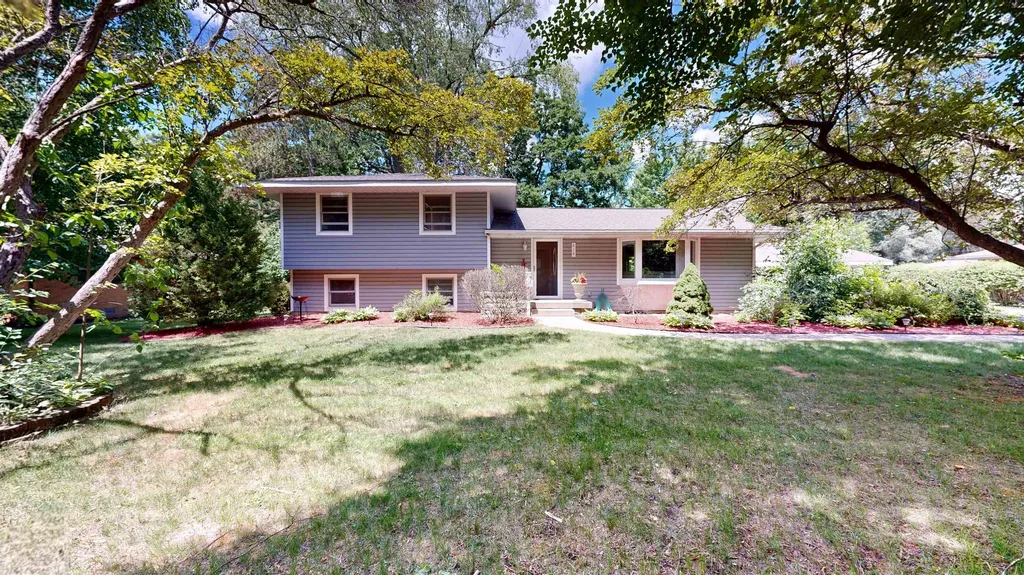 614 W Meadowbrook Midland City MI 48640