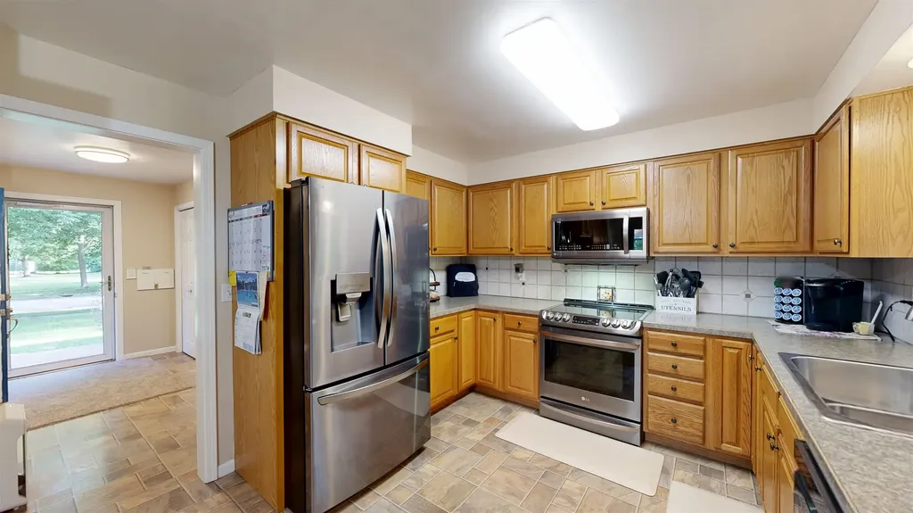 614 W Meadowbrook Midland City MI 48640