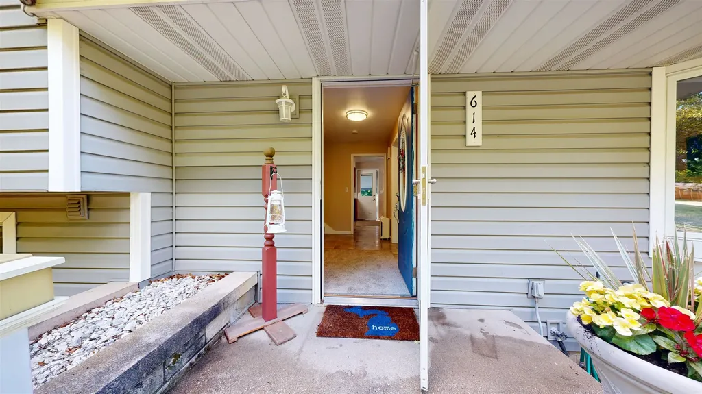 614 W Meadowbrook Midland City MI 48640