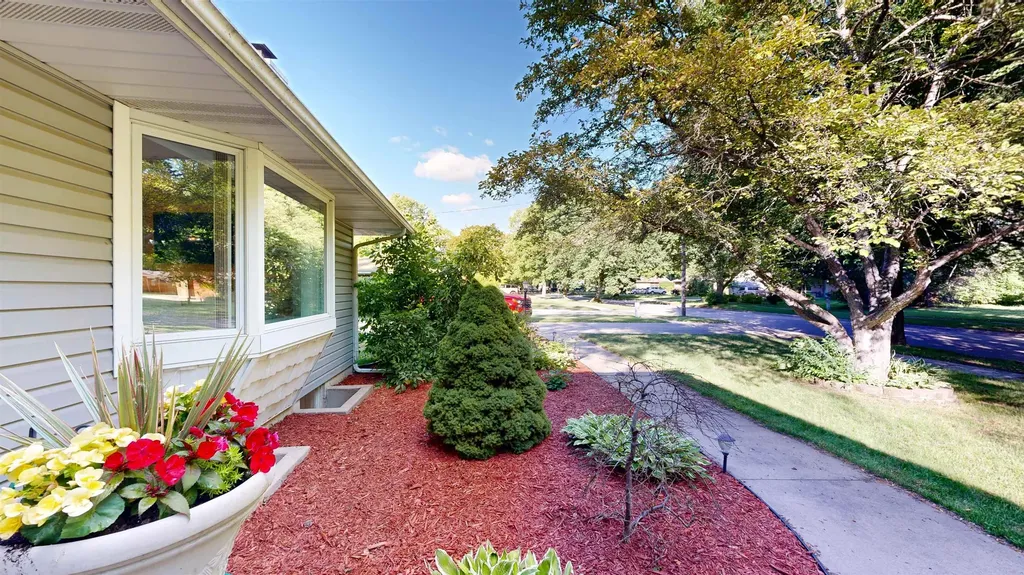 614 W Meadowbrook Midland City MI 48640