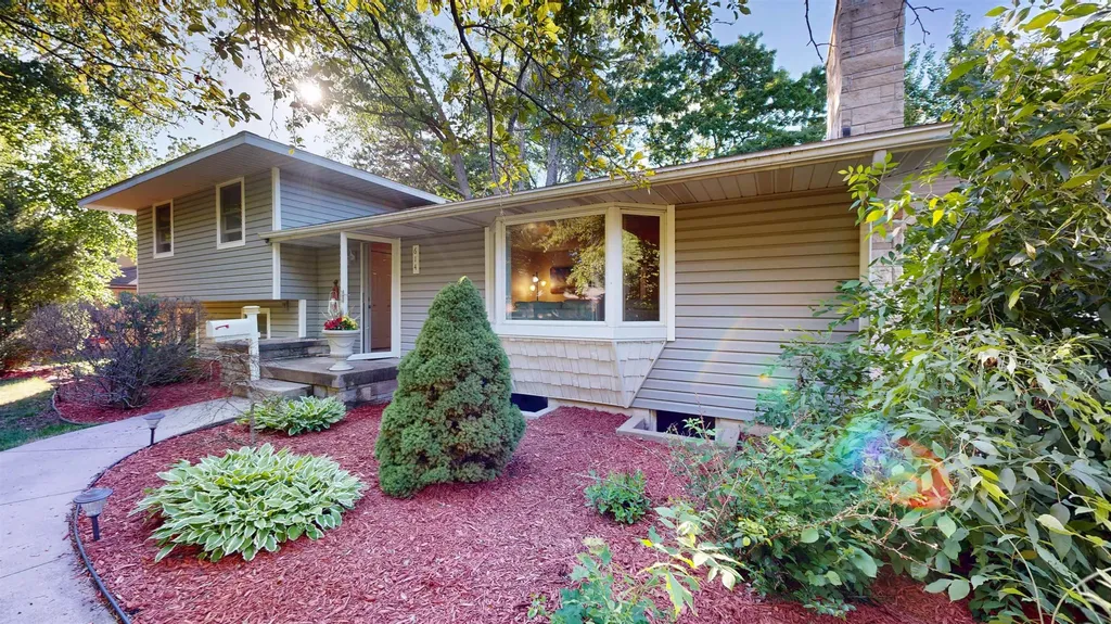 614 W Meadowbrook Midland City MI 48640