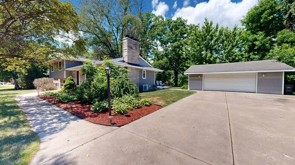 614 W Meadowbrook Midland City MI 48640