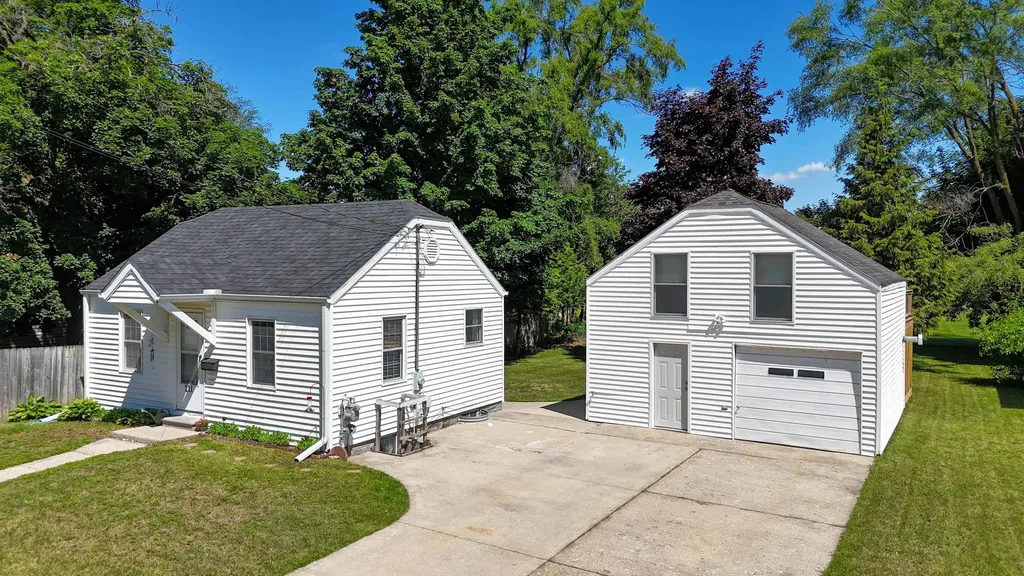 211 E Palmer Street Mt. Pleasant City MI 48858