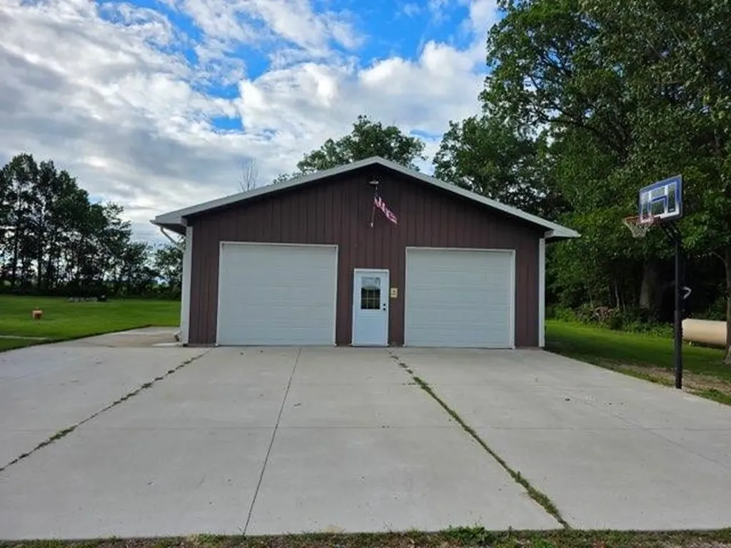 1417 E Weidman Road Isabella Township MI 48878