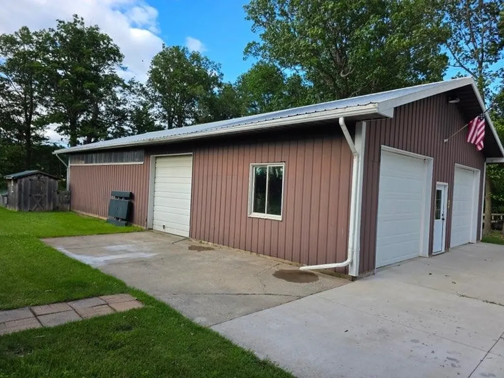 1417 E Weidman Road Isabella Township MI 48878
