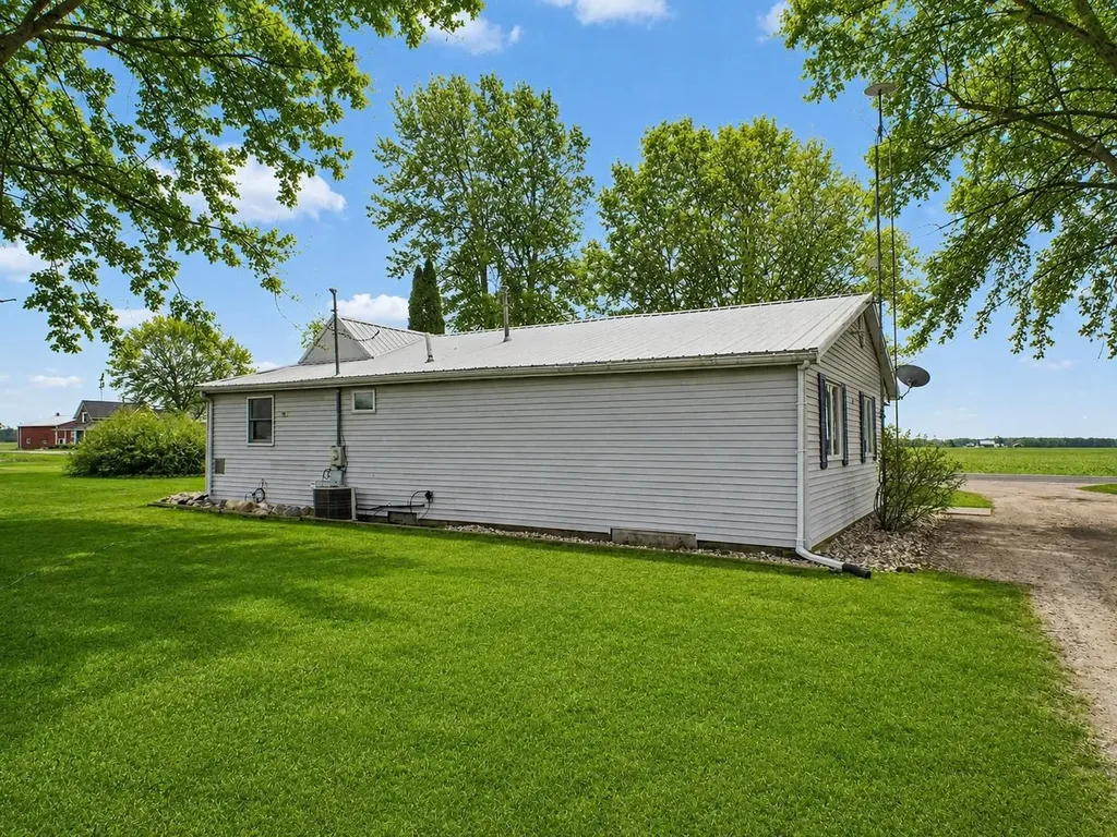 6596 W Washington Road Sumner Township MI 48847