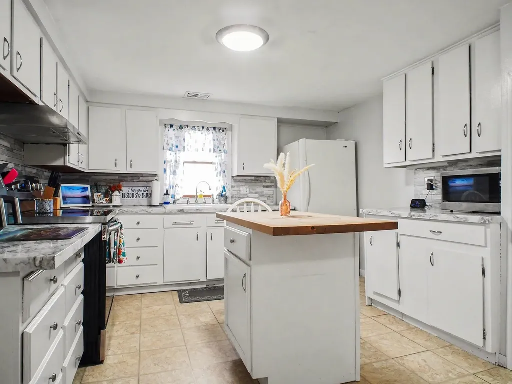 6596 W Washington Road Sumner Township MI 48847