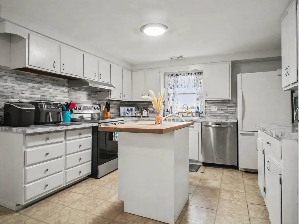 6596 W Washington Road Sumner Township MI 48847