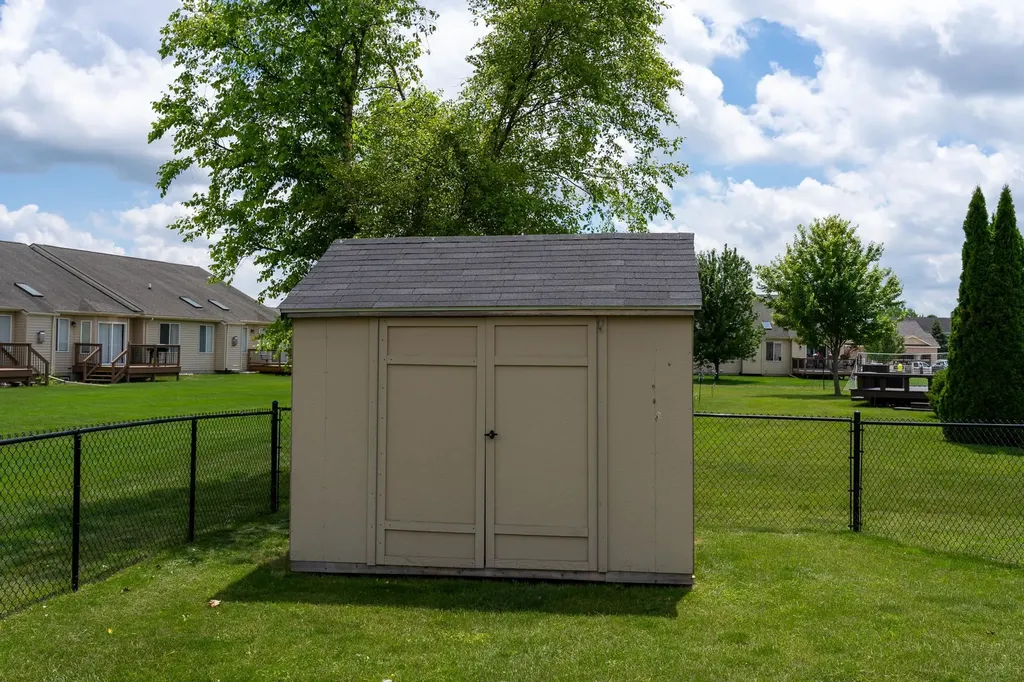 1653 Abbey Court Mt. Pleasant City MI 48858