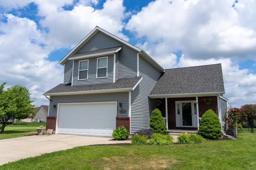 1653 Abbey Court Mt. Pleasant City MI 48858