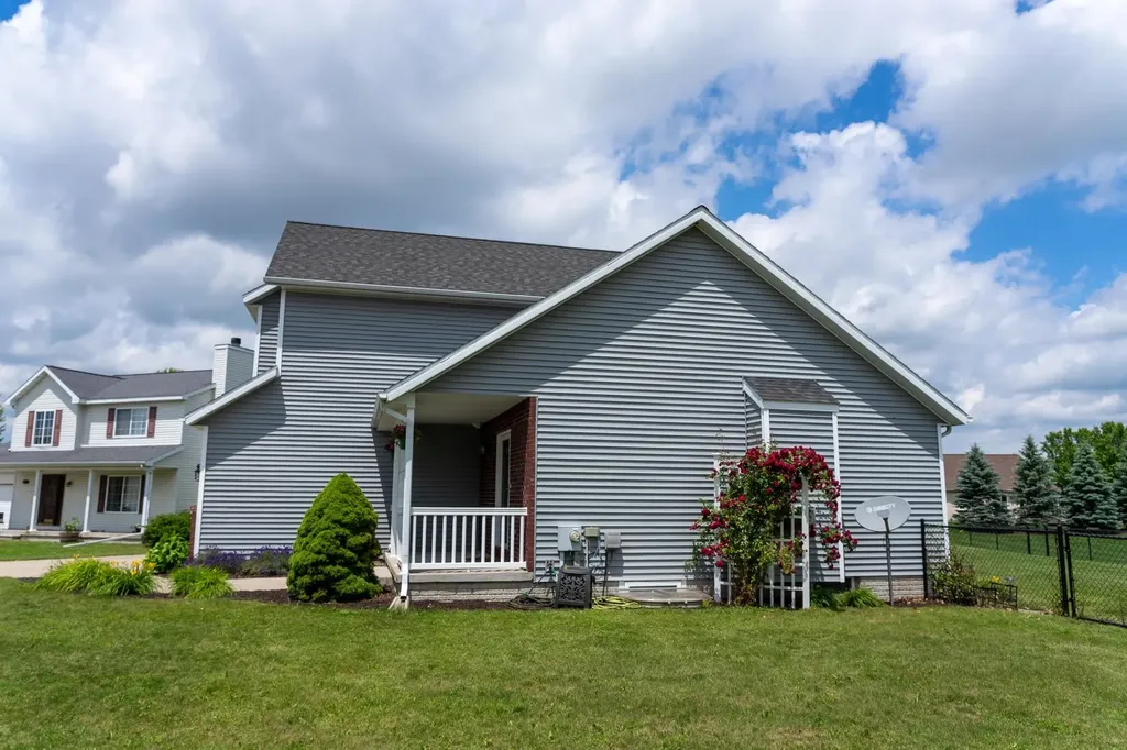 1653 Abbey Court Mt. Pleasant City MI 48858