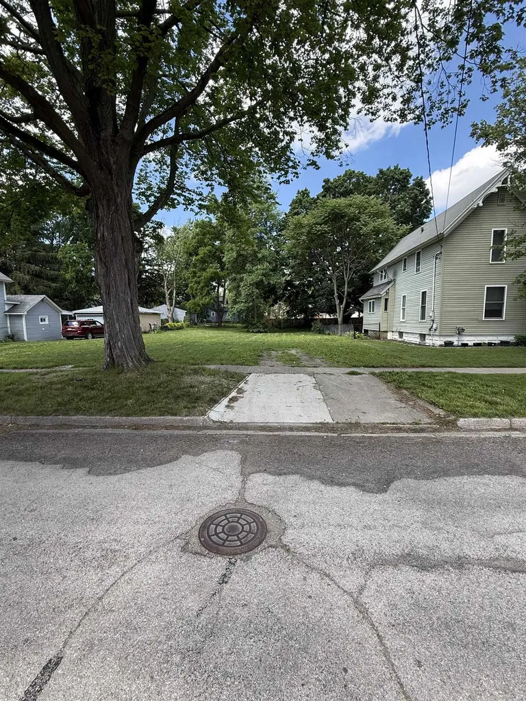 643 N Hickory Street Owosso Charter Township MI 48867