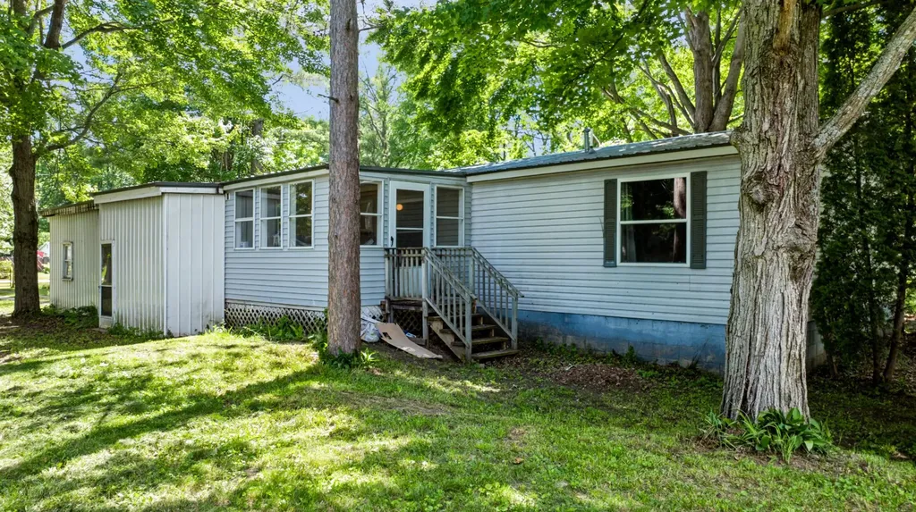1632 Birch Drive Garfield Township MI 48632