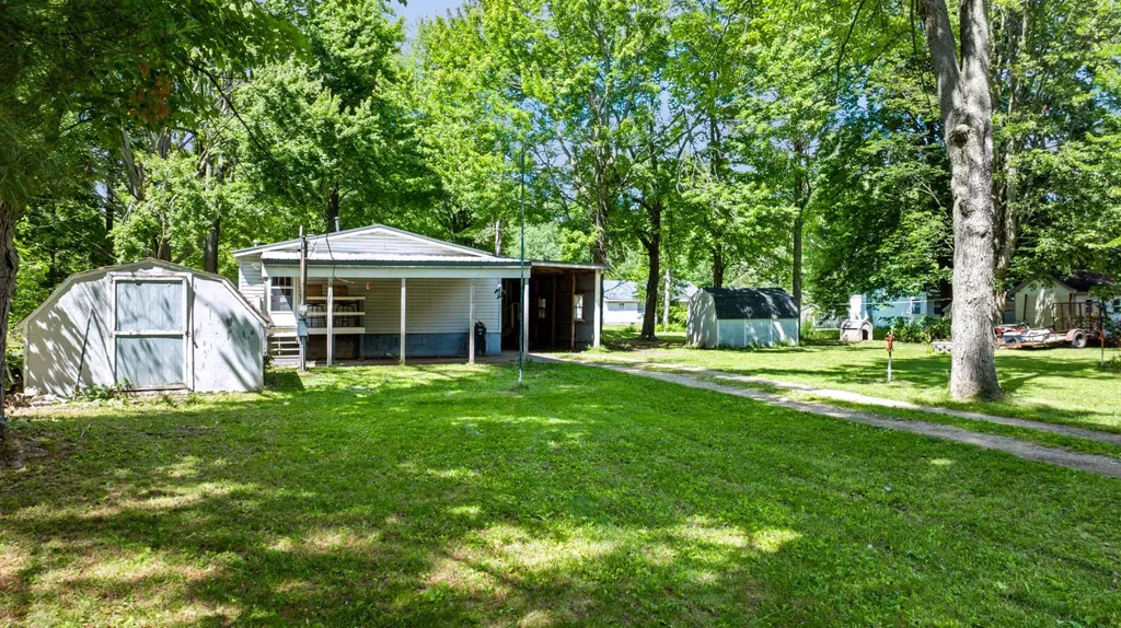1632 Birch Drive Garfield Township MI 48632