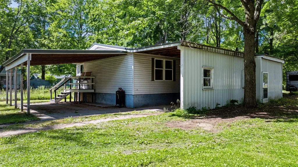 1632 Birch Drive Garfield Township MI 48632