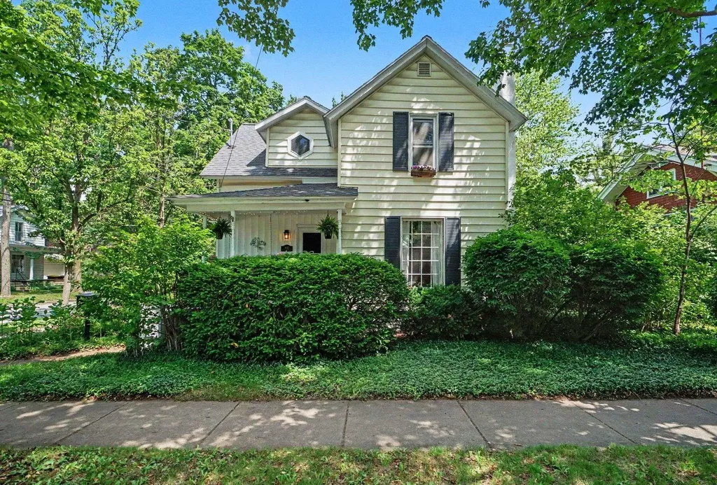 402 N Franklin Street Mt. Pleasant City MI 48858