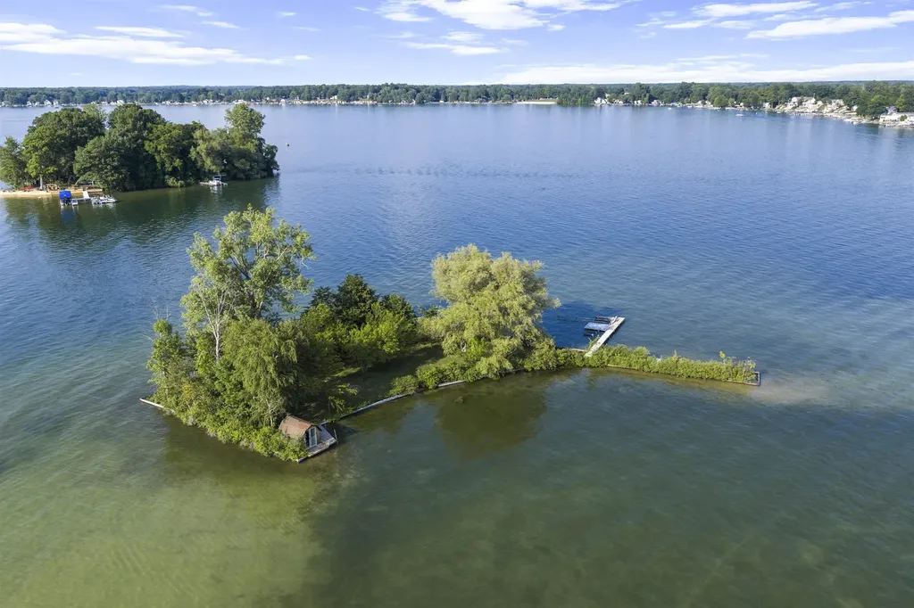 2483 Crystal Crystal Township MI 48818