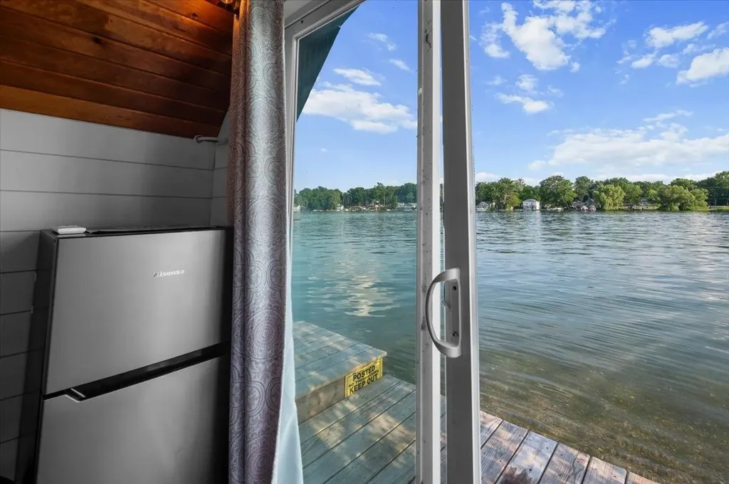 2483 Crystal Crystal Township MI 48818