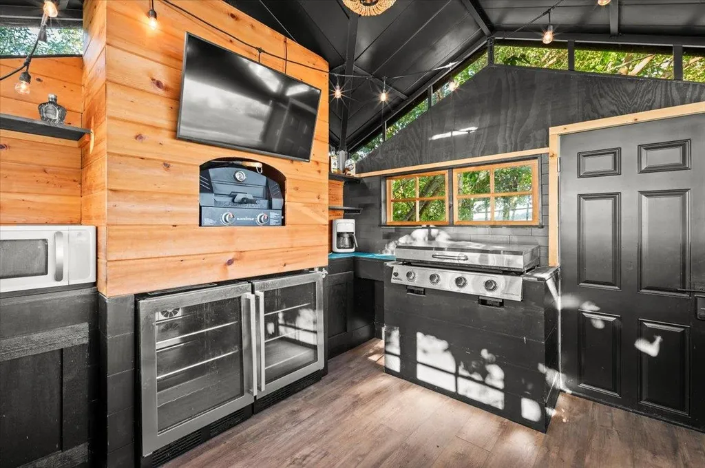 2483 Crystal Crystal Township MI 48818