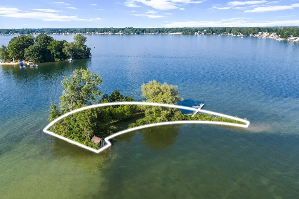 2483 Crystal Crystal Township MI 48818