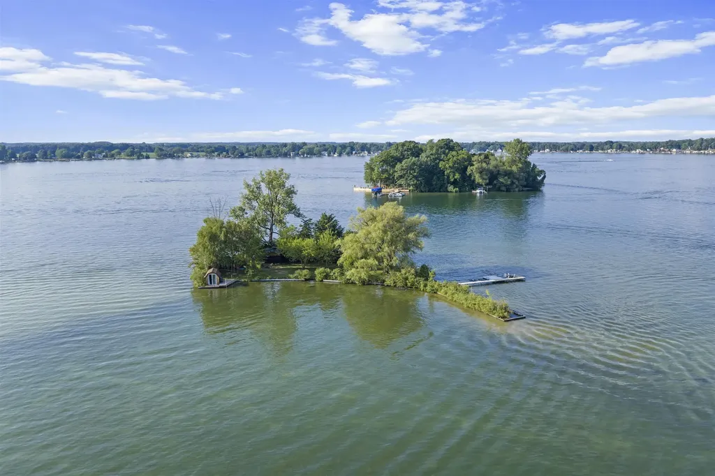 2483 Crystal Crystal Township MI 48818