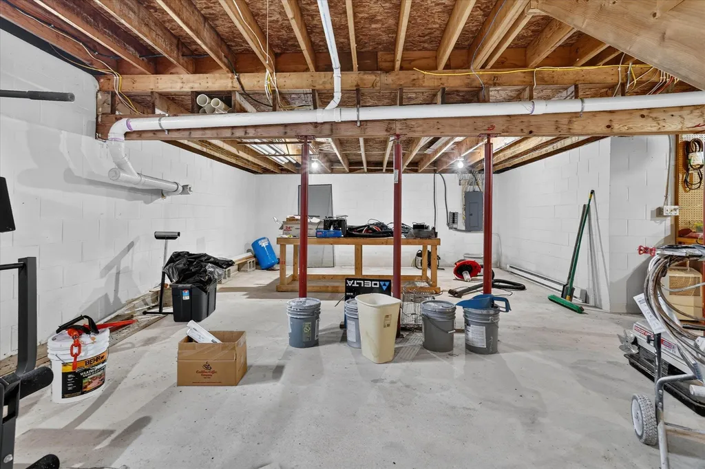 7221 S Military Road Beaver Creek Township MI 49738