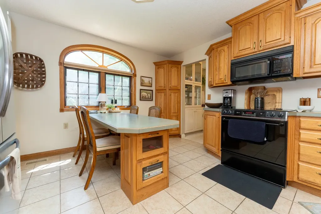 3106 Hunters Trail Union Charter Township MI 48858