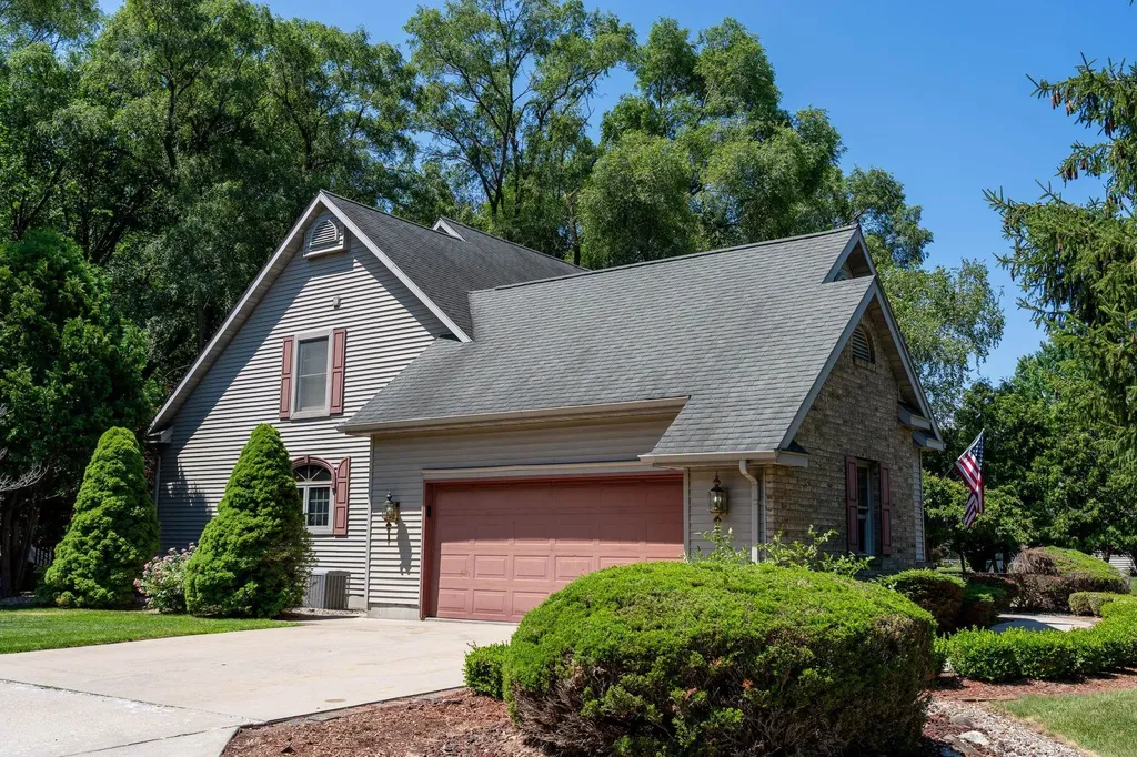 3106 Hunters Trail Union Charter Township MI 48858