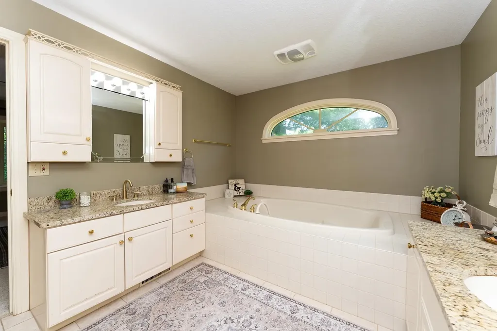 3106 Hunters Trail Union Charter Township MI 48858