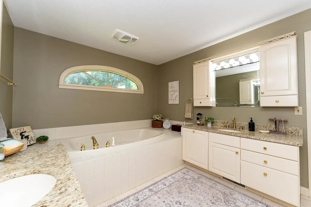 3106 Hunters Trail Union Charter Township MI 48858