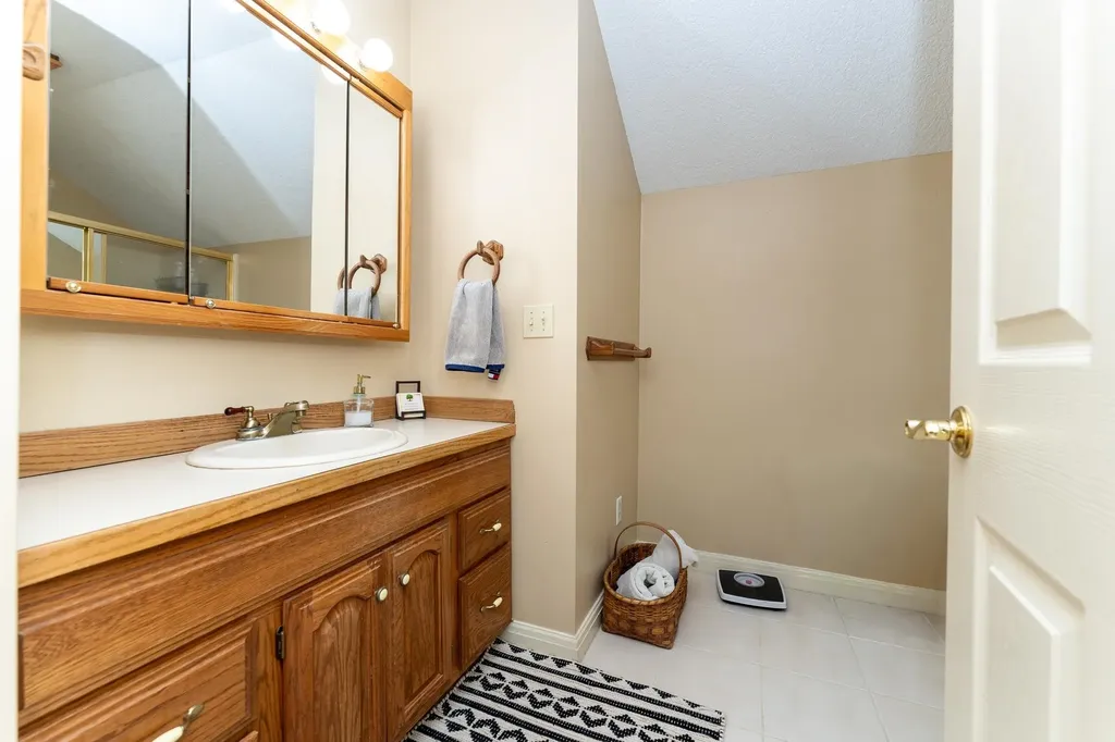 3106 Hunters Trail Union Charter Township MI 48858