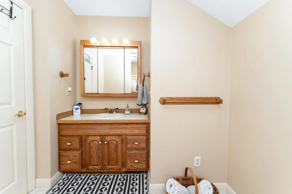 3106 Hunters Trail Union Charter Township MI 48858