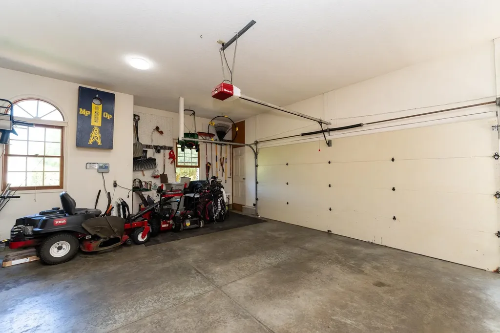 3106 Hunters Trail Union Charter Township MI 48858