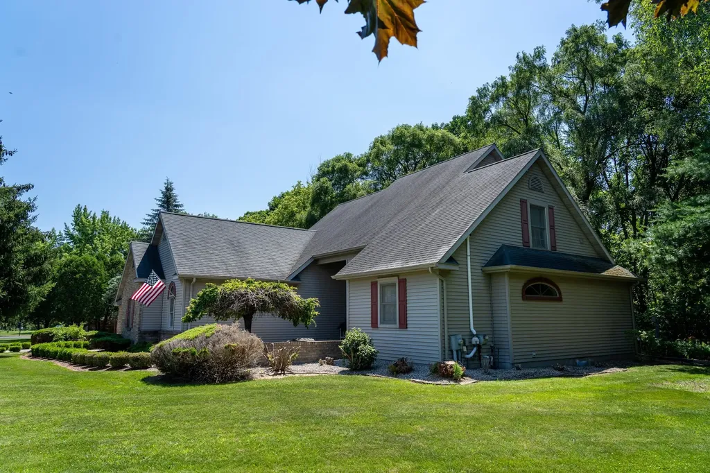 3106 Hunters Trail Union Charter Township MI 48858