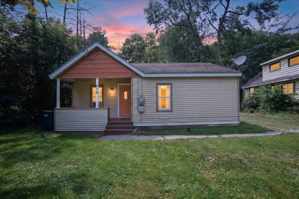 618 S Magnolia Drive Lansing City MI 48912