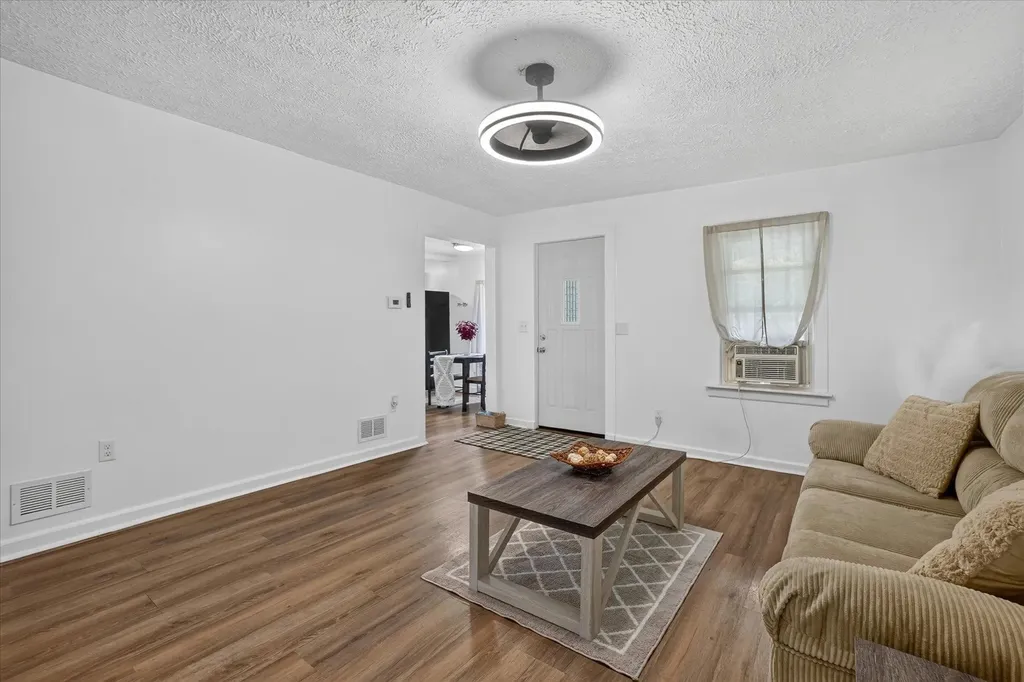 618 S Magnolia Drive Lansing City MI 48912
