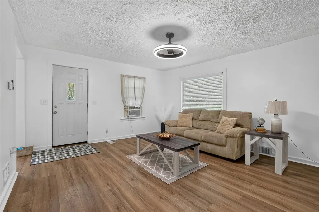 618 S Magnolia Drive Lansing City MI 48912