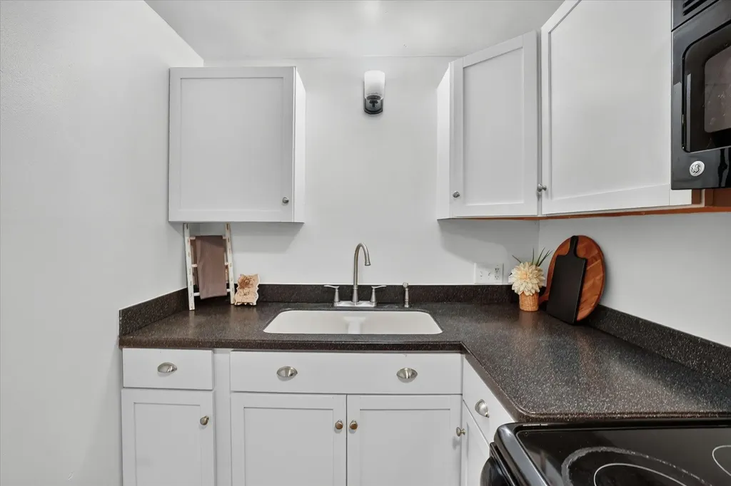 618 S Magnolia Drive Lansing City MI 48912