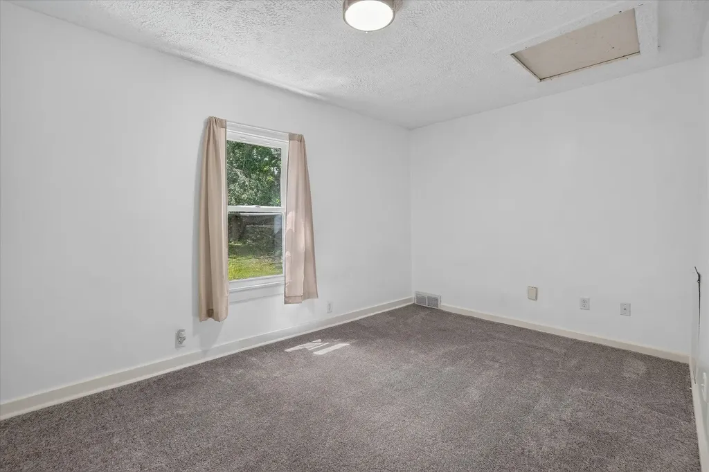 618 S Magnolia Drive Lansing City MI 48912